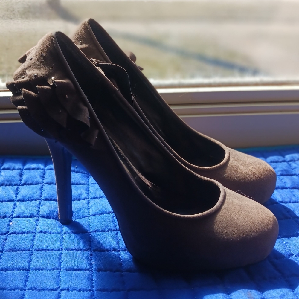 Size 9 New Deep lavender Rogue heels